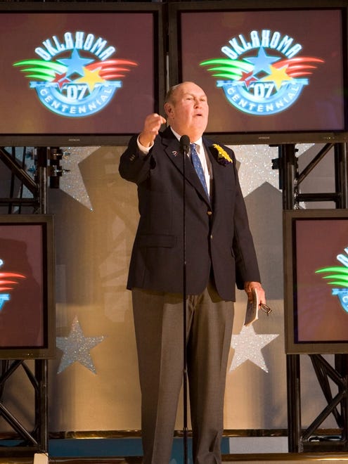 Scott speaks at the Oklahoma Centennial Concert in in 2007.