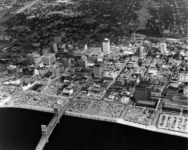 Main Street Bridge (early 1960s): A view of Downtown Jacksonville with the Main Street Bridge over the St. Johns River the Sears Department store that opened in 1959 and the City Hall (Annex) and courthouse at right in this photo taken in the early to mid-1960s.