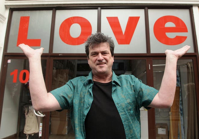 Former Bay City Rollers lead singer Les McKeown has died suddenly at the age of 65, his family said Thursday.